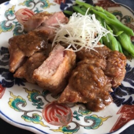 観音池ポークのソテー・にんにく風味の梅味噌ソース